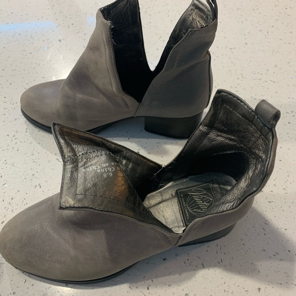 Jeffrey Campbell Vintage ORILEY Cut Out Boot - Picture 7 of 7